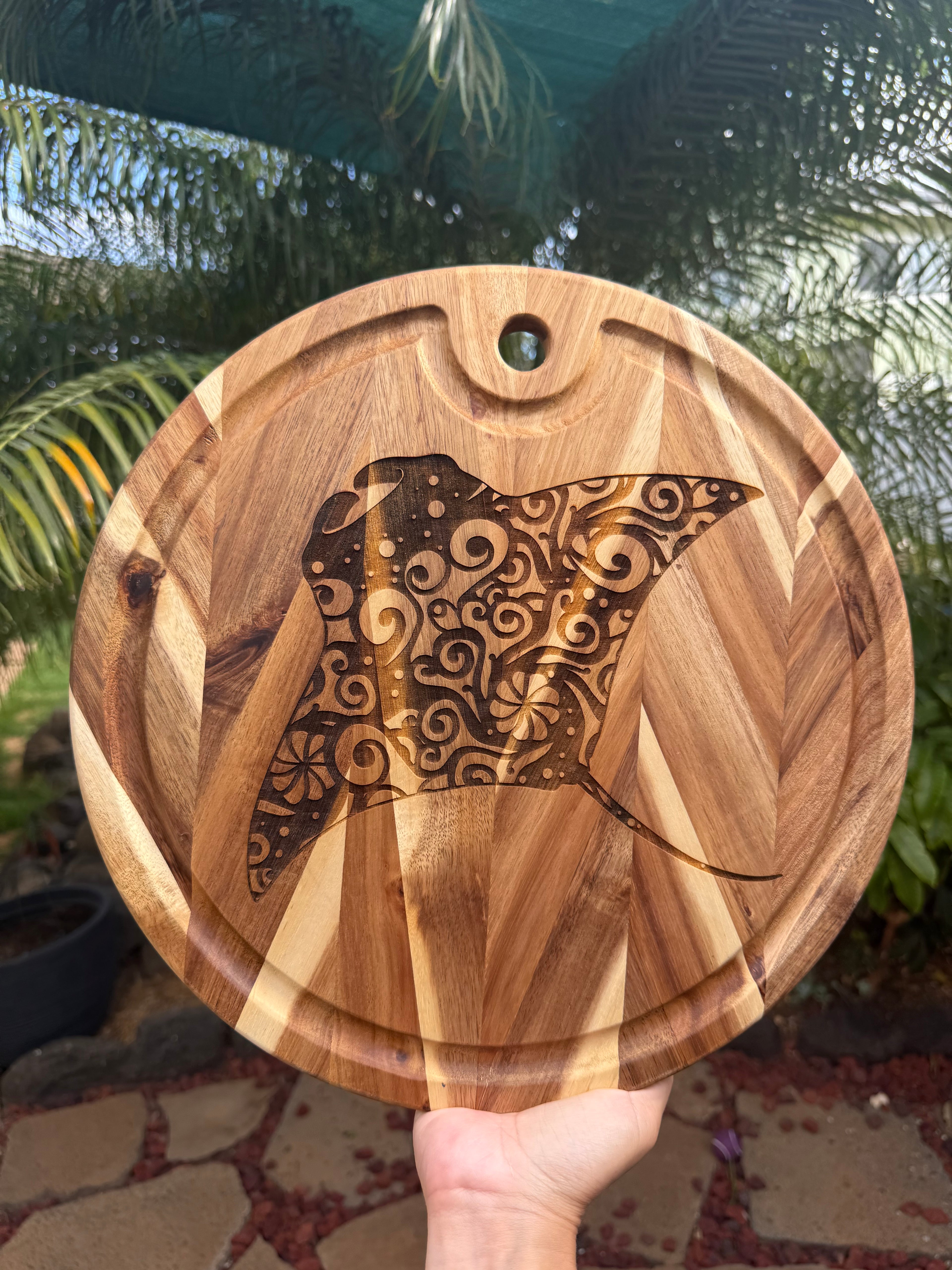 Manta Ray Circular Cutting Board